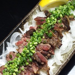 大分の地鶏養鶏場から直送される新鮮な地鶏は、噛めば噛むほど旨味たっぷり。