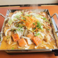 料理メニュー写真&nbsp;鮭とホルモンとせせりの、鉄板ピリ辛スタミナ味噌鍋（2人前）