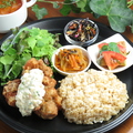 料理メニュー写真 ベジデリプレート Vegan Lunch Plate with Miso Soup