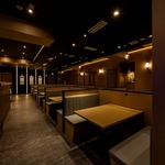 全190席の当店はこだわり、厳撰された旬の海鮮をさまざまな味わいでお楽しみいただく食べ放題専門店