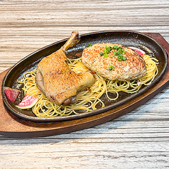 鴨肉のコンフィとハンバーグのコンビ