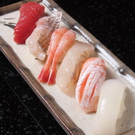 北陸の新鮮な魚介を贅沢な寿司職人が握る1貫に。