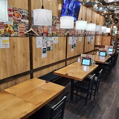 最大50名様までご利用可能！各種ご宴会・飲み会にも最適な広々空間。人数に応じた席配置もお気軽にご相談ください！