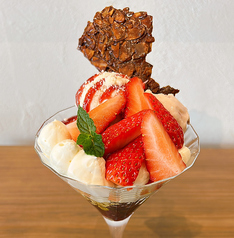 【期間限定３月～】春のご褒美パフェ　いちごパフェ
