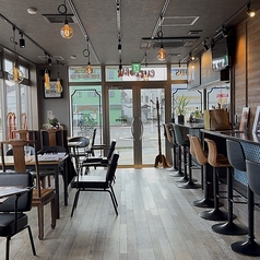 20名様～30名様までの貸切も行っております。会社の宴会やイベント後の打ち上げにもぴったりです！また、お誕生日や記念日、女子会など、特別な瞬間を華やかに演出することもできます。写真映えする内装にも配慮されていて、思い出を形に残せる空間です。楽しいひとときを過ごせること間違いなし！