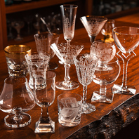 希少なヴィンテージグラスで提供