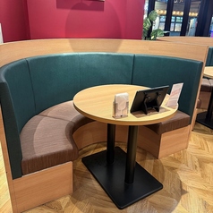 円形ソファー席：2～3名◇茶室から連想させる円をイメージして作られた円形ソファー！カップルに人気のお席！