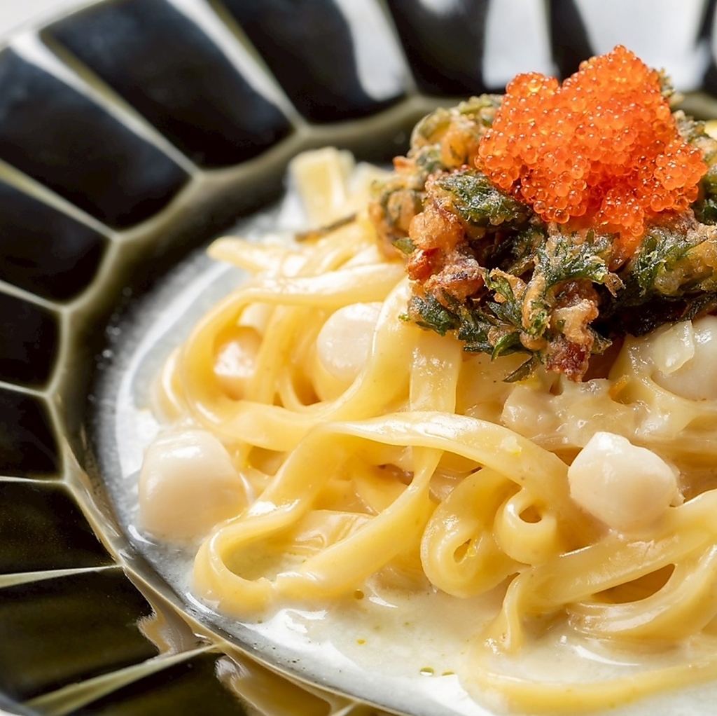 北海道直送の魚介をはじめ、この季節は蟹や牡蠣、海老、旬の鮮魚などをお楽しみいただけます。