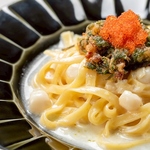 北海道直送の魚介をはじめ、この季節は蟹や牡蠣、海老、旬の鮮魚などをお楽しみいただけます。