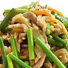 豚肉の細切りとニンニク芽炒め