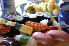 寿司ネタが豊富 カウンターに並ぶネタ
