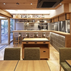 路面店ならではのガラス張りの外観と、喋りやすいスタッフが揃っているため、ふらっと立ち寄れる親しみやすさがあります◎