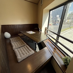 ２F　５名様用テーブル席です