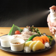 ■【こだわり】仕上げにシュッ！美味しさ深まる発酵の魔法