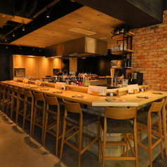 宴会や食事会におすすめの飲み放題付きコースを6000円(税込)～各種ご用意。旬の食材を活かした一品から始まり、火入れにこだわった焼物からデザートまで、みつ囲の魅力を余すことなくお楽しみいただけます。友人や同僚、大切な人と語らいながら、素敵な食事のひとときをお過ごしください。