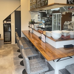 おひとり様でもご利用しやすいカウンター席をたっぷり9席ご用意しています◎仕事帰りにパスタやリゾットが食べたくなったら、ぜひふらっと立ち寄ってください。美味しいお料理でおもてなしいたします♪