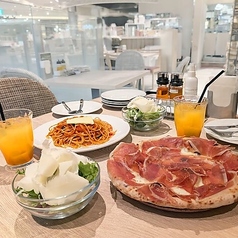 削りたてロディジャーノサラダ+お好きなピッツァかパスタ1品+セットドリンク1杯