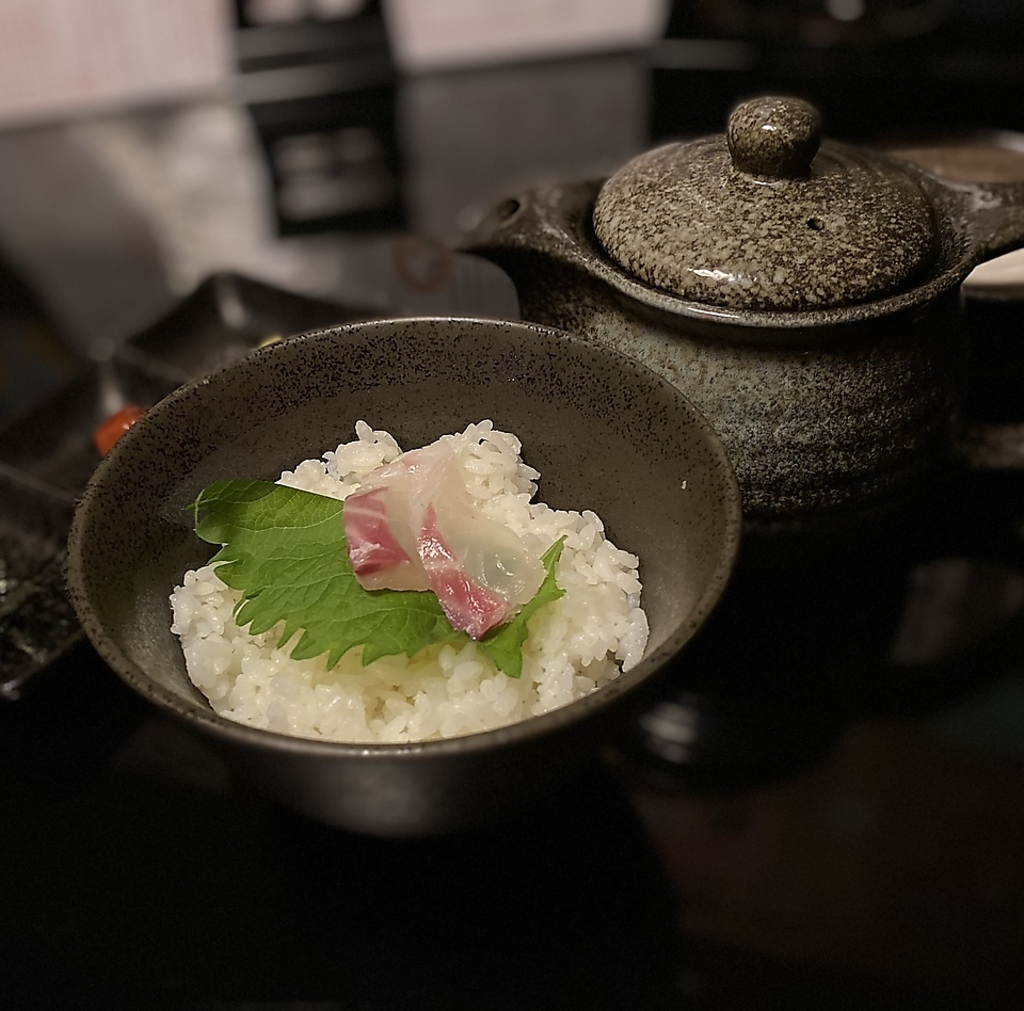 〆の料理も充実！店内で毎日しっかり出汁をひいてる出汁茶漬け