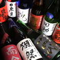 一口含んだだけで鼻腔をくすぐるその香りや下の上に広がる味はほかのお酒に出せない、日本酒だけの特権。オーナー厳選の日本酒は定番のものから稀少な銘酒、季節限定のものまで見逃せないラインナップ♪料理のお味を最高に引き出してくれるお酒と共に自慢の逸品をお楽しみください。