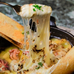 とろ～りチーズとベーコンのアヒージョ