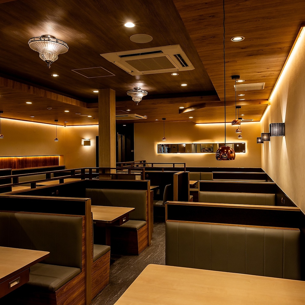 上品な色味で統一した和モダン空間は、新規オープン店ならではの清潔感が魅力