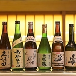 地酒も楽しめる。常時30種類以上の銘酒を取り揃えております。日本酒の豊かな味わいをご堪能ください