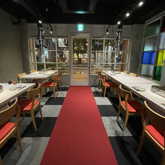 4名様掛けのテーブル席です！SNS映えするおしゃれなお席・内装になってます♪1～4名様×5卓