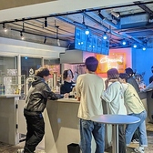 気軽に寄れるスタンディングのBARカウンターです。タップから注ぎたての樽生ビールをお出しします!