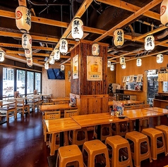 【着席最大100名様までOK！】明るく開放感のある店内。貸切も承っております◎会社の飲み会や、打ち上げなど大人数の宴会会場をお探しなら当店におまかせください！幹事様必見のお得なクーポンもご用意しております。人数やご要望など店舗までお気軽にお問い合わせ下さい♪