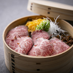 一度で三度美味しい、ひつまぶしスタイルの「牛まぶし」