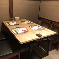 半個室のテーブル席は2名様～最大24名様分のご用意が可能ですので、宴会にもご利用頂けます。