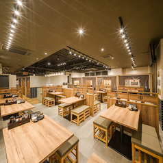 ワイワイガヤガヤ感を楽しむなら当店へ●ドリンクは破格の生ビール299円/レモンサワーは199円と飲み会にはもってこいの超お得プライス！！