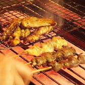 【圧巻の焼き場】お店のウリの串焼きを1本1本丁寧に、そして豪快に焼き上げております！熱々の串を召し上がれ♪