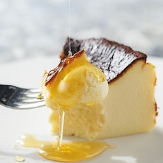 バスクチーズケーキ 春日養蜂場のハチミツ