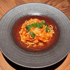 道産モッツアレラとトマトソースのパスタ