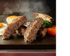 黒毛和牛ハンバーグ 120g (目玉焼き・もやし炒め付) シングル