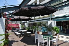 開放的な空間で優雅なランチタイムを♪