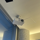 プロジェクターを完備しております。特別な日のお食事には、動画や画像を映しながらサプライズ演出をしてみてはいかがでしょうか・・・♪