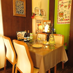 テーブル席は落ち着いた雰囲気で、お食事をお楽しみいただけます！