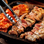 看板料理「サムギョプサル」をはじめ、全150種の逸品を心ゆくまで堪能いただける贅沢な食べ飲み放題
