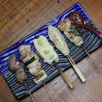 宮崎県産日向鶏や鳥取県産大山鶏など国産の美味しい地鶏を厳選して仕入れてご提供しております。