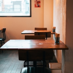 2名様用のテーブルが2つございます。大切なパートナーとデート利用するのもよし◎2人だけの大切な思い出を作るお手伝いします♪