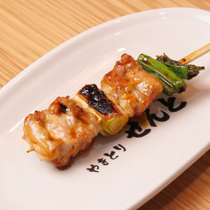 ≪鶏肉とネギが織りなす絶品のハーモニー≫美味しさが詰まった【鶏ねぎま】180円(税込)の写真