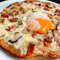 料理メニュー写真 トリュフ香るとろ～り半熟卵のビスマルク ピザ