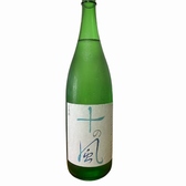 フルーティーな香りと旨味が特徴で、口に含むとジューシーな甘みと後味のキレが楽しめます。様々な温度帯で美味しく飲めるのが無力で、特にぬる燗にすると酸味が増し、旨味が広がるといわれています。