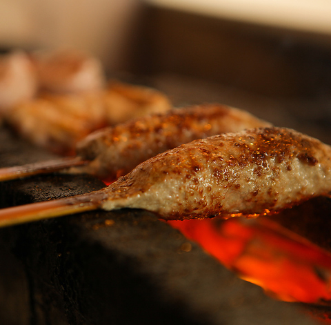 ほかでは味わえないフワフワでジューシー、肉汁が溢れるつくね。