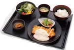 宮崎のソウルフード、宮崎県産鶏使用、オリジ ナルタルタルソースでお召し上がりください。