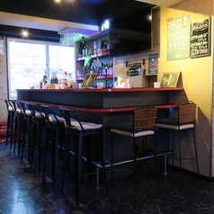 スタッフと会話を楽しめるカウンター席が人気です！お一人様でも大歓迎！