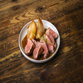 料理メニュー写真 やわらかラム肉のロースト　シャリピンマスタードソース