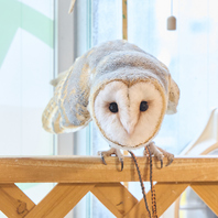 大阪難波の小動物カフェで楽しむ